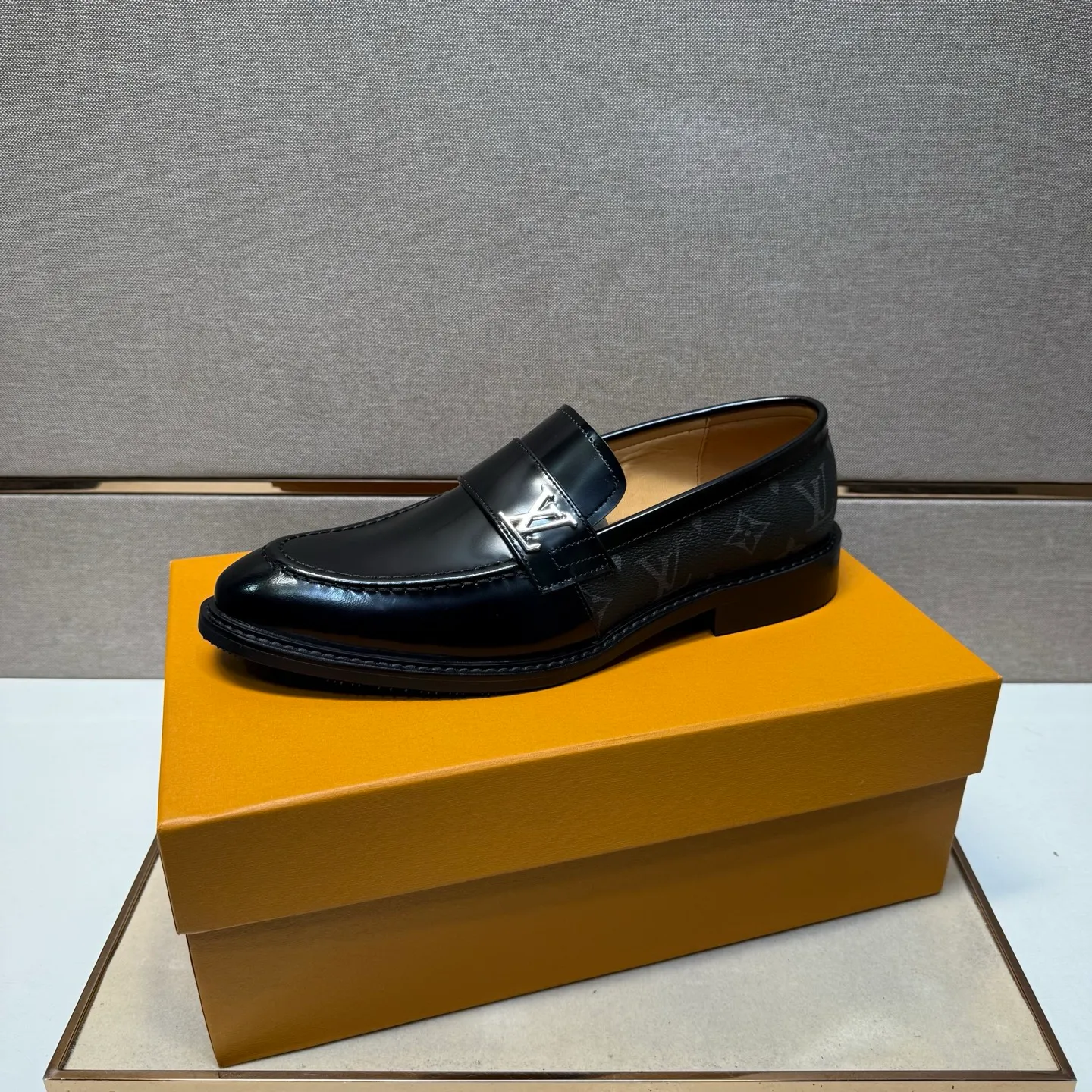 Men's men's shoes 💰pp462【LV～】Men's casual leather shoes 2025z cabinet sales simultaneously 🔶Size: 39-44#️⃣ 🔷2 colors🔜The upper is made of multi-material splicing➕Cow leather lining, comfortable and breathable, sole: original comfortable and wear-resistant outsole, ⚠️real thing📱photographed🎬real thing is better📢📢📢